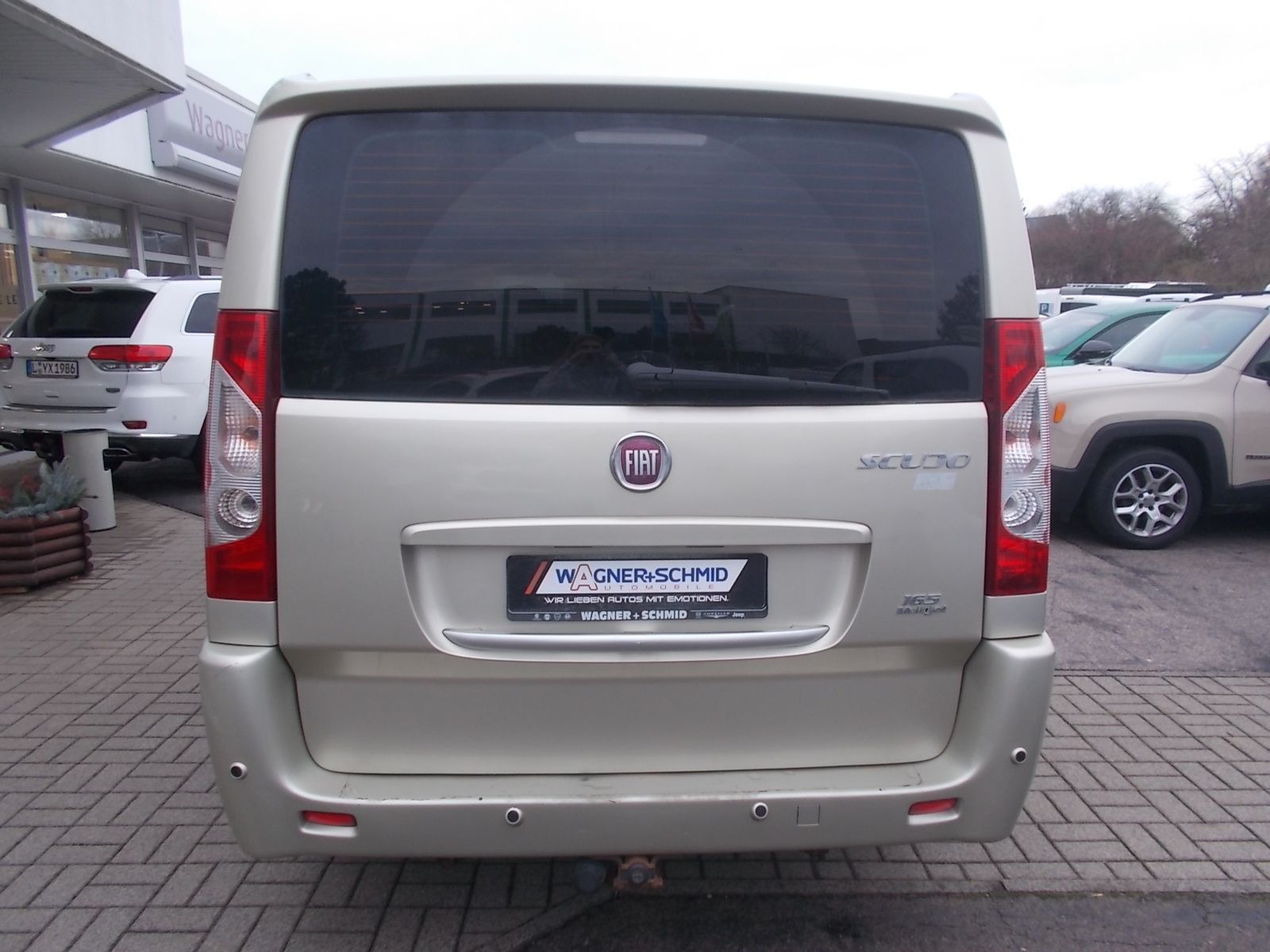 Fahrzeugabbildung Fiat Scudo Panorama Executive 165 Mjet AHK Standheiz.