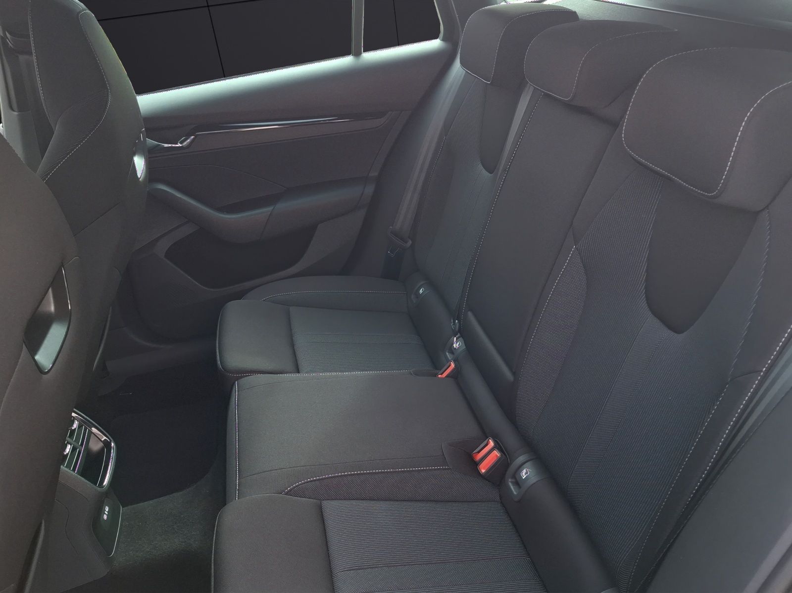 Fahrzeugabbildung SKODA Octavia Combi TSI Sportline  DSG 4x4 LED Pano GR