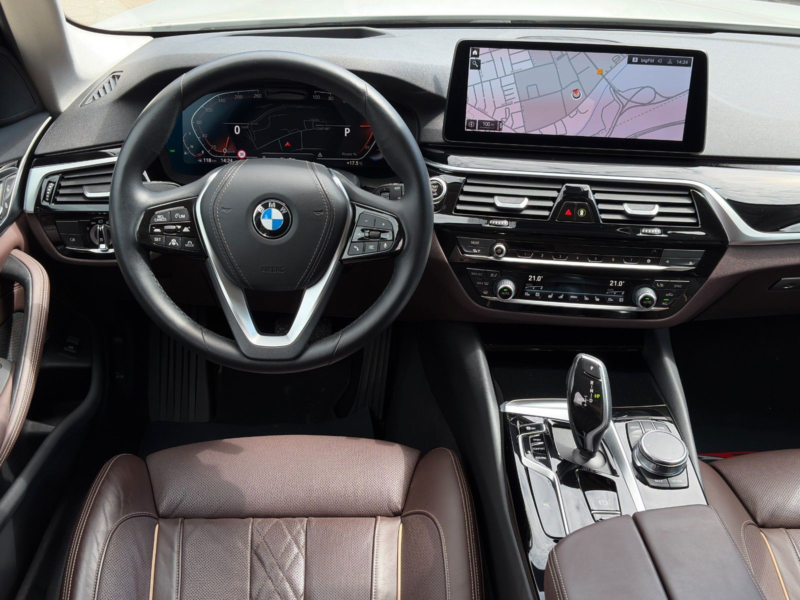 Fahrzeugabbildung BMW 530i Touring SHAD NAPPA HuD ACC SHZ SBL CAM PDC