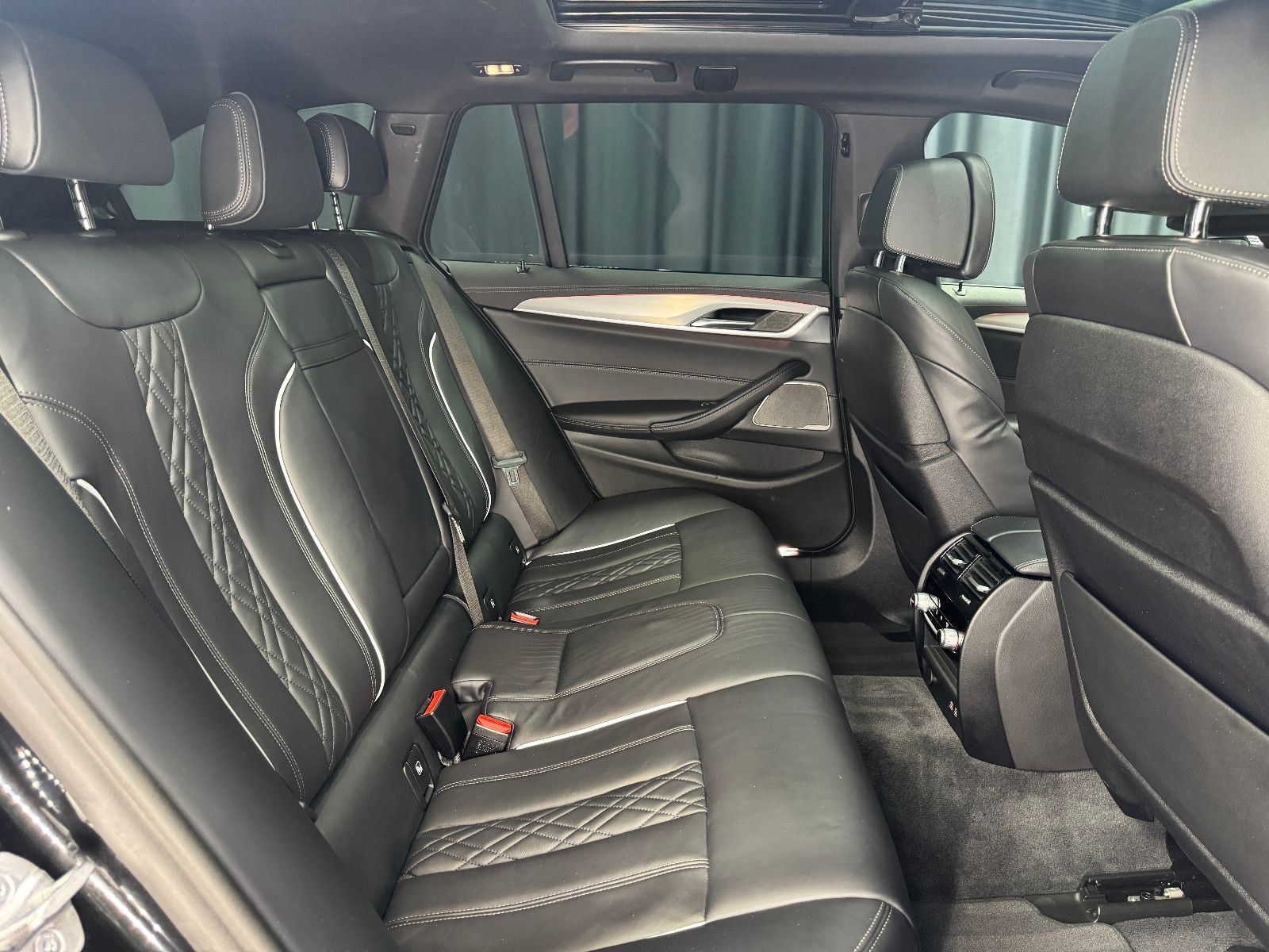 Fahrzeugabbildung ALPINA B5 4.4 Touring|LASER|PANO|HEAD-UP|VOLL