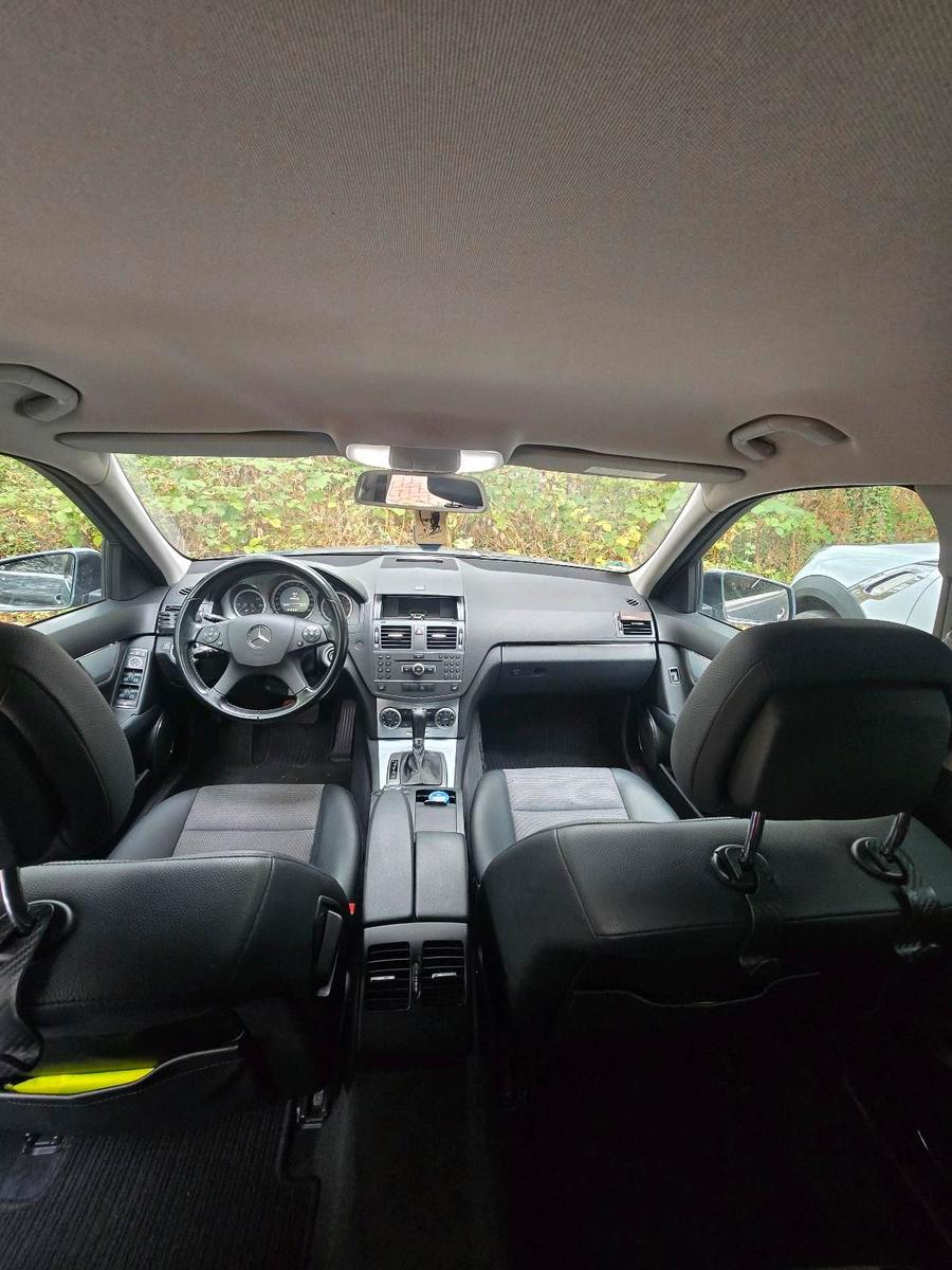 Mercedes-Benz C200 2011 — photo 9