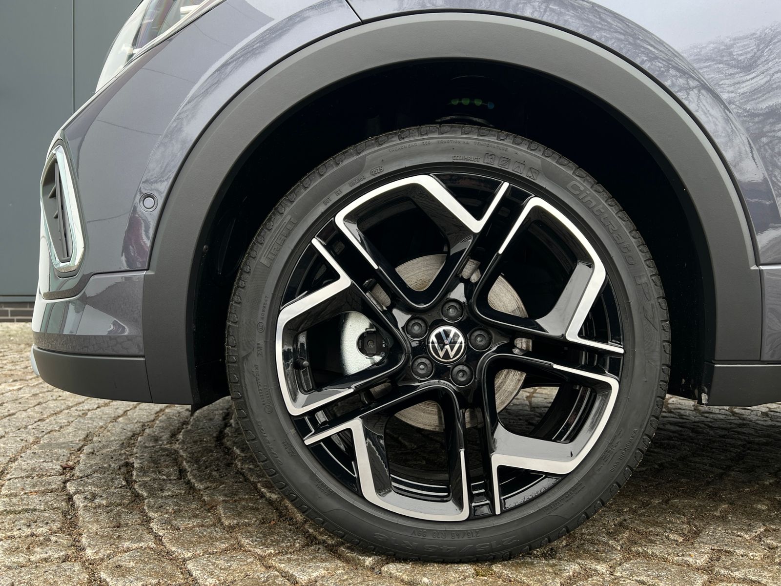 Fahrzeugabbildung Volkswagen T-Cross R-Line 1.5 TSI DSG *AHK, IQ.LIGHT, ACC,