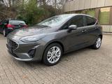 Ford Fiesta 1.0 Titanium 1 Hand  Neuwagen Zustand - Ford Fiesta Gebrauchtwagen in Oberhausen