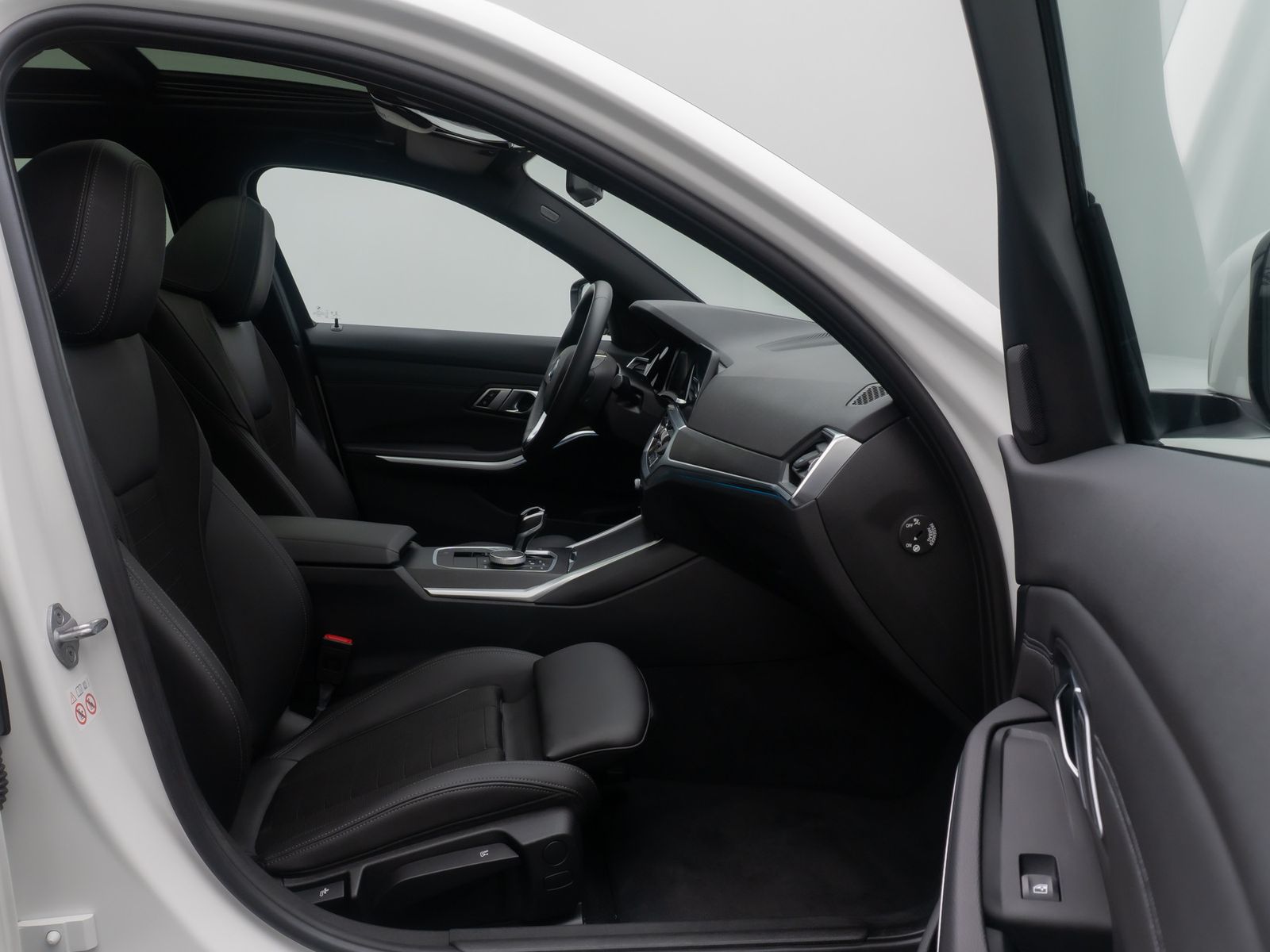 Fahrzeugabbildung BMW 330e xD Sport Line Alarm HUD DAB Panorama HiFi