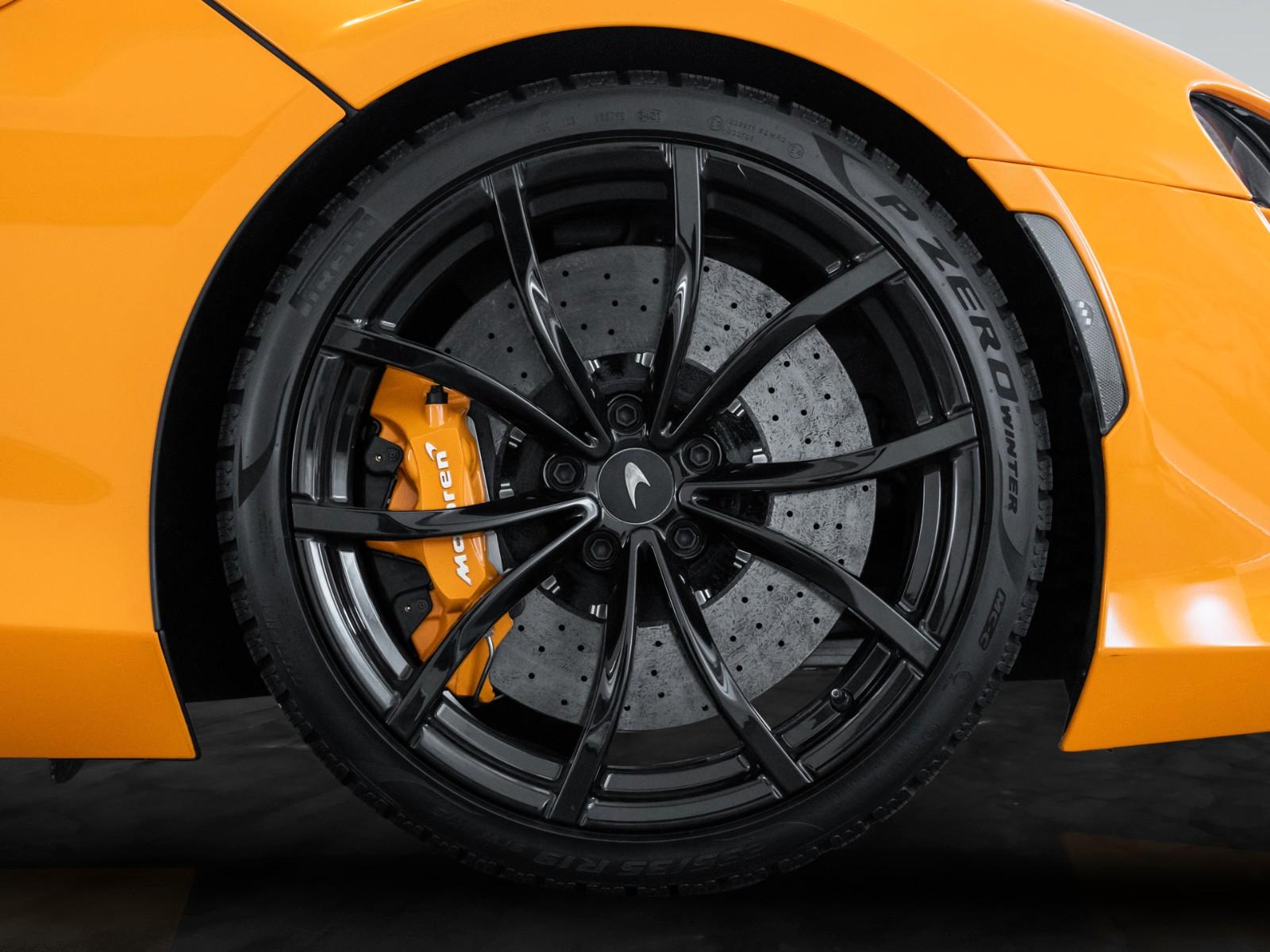 McLaren Artura Spider | Electrochromic Roof | B&W Audio