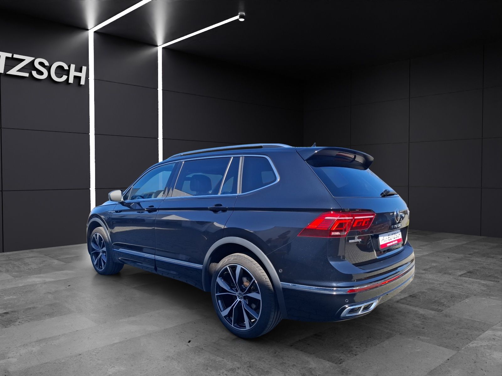 Fahrzeugabbildung Volkswagen Tiguan Allspace TDI R-Line DSG 4M Matrix AHK Nav
