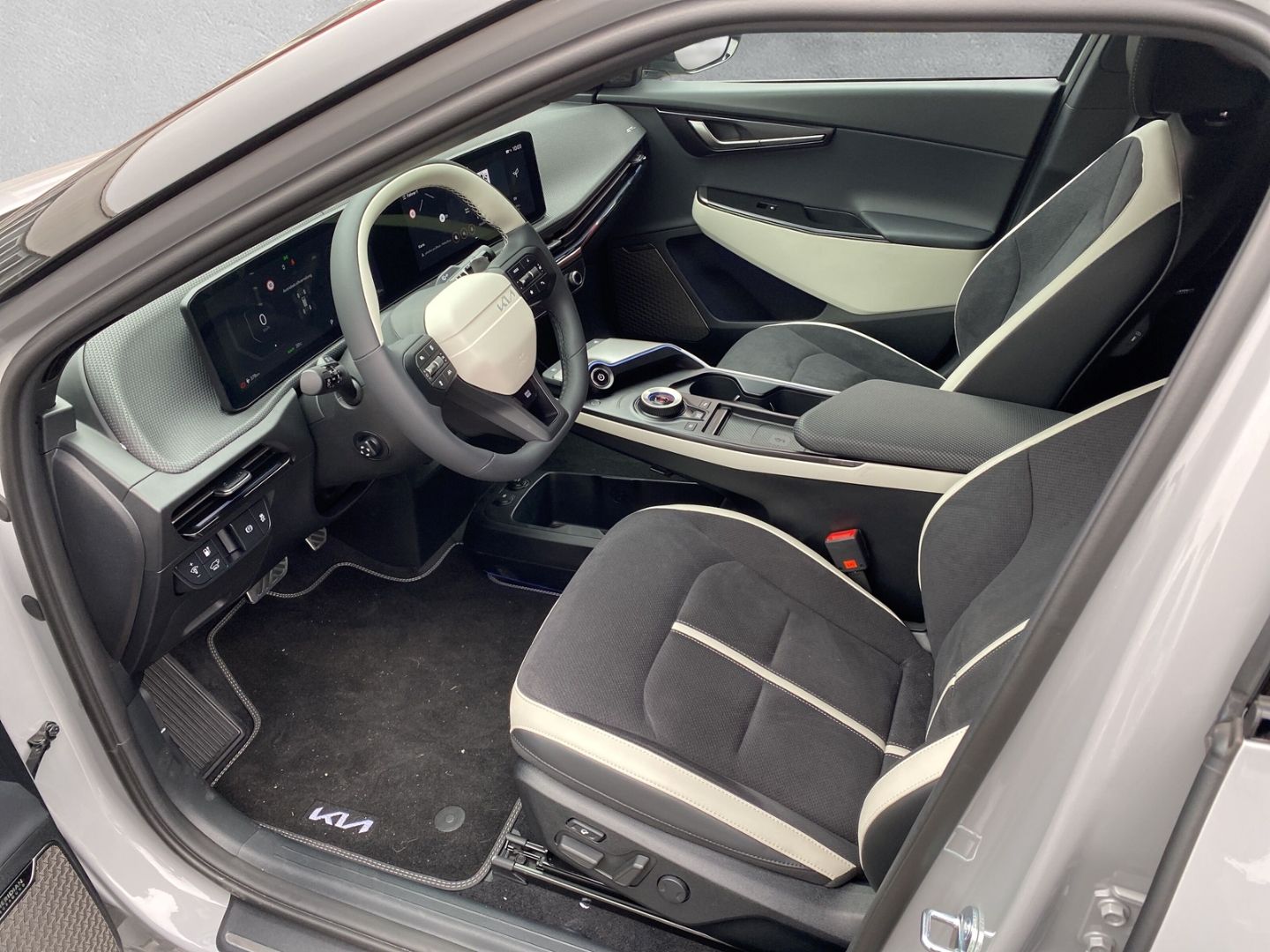 Fahrzeugabbildung Kia EV6 PE GT-LINE 4WD Elektro 84 KwH *WP*GD*ASS+*SD