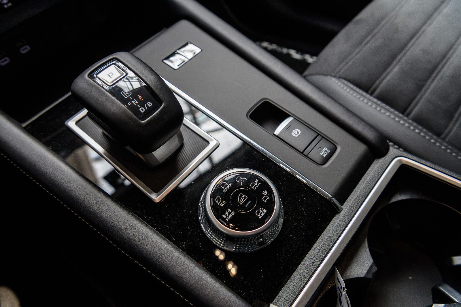 Fahrzeugabbildung Mitsubishi Outlander Intro Edition +4WD+ LED+AHK+Kam+20"