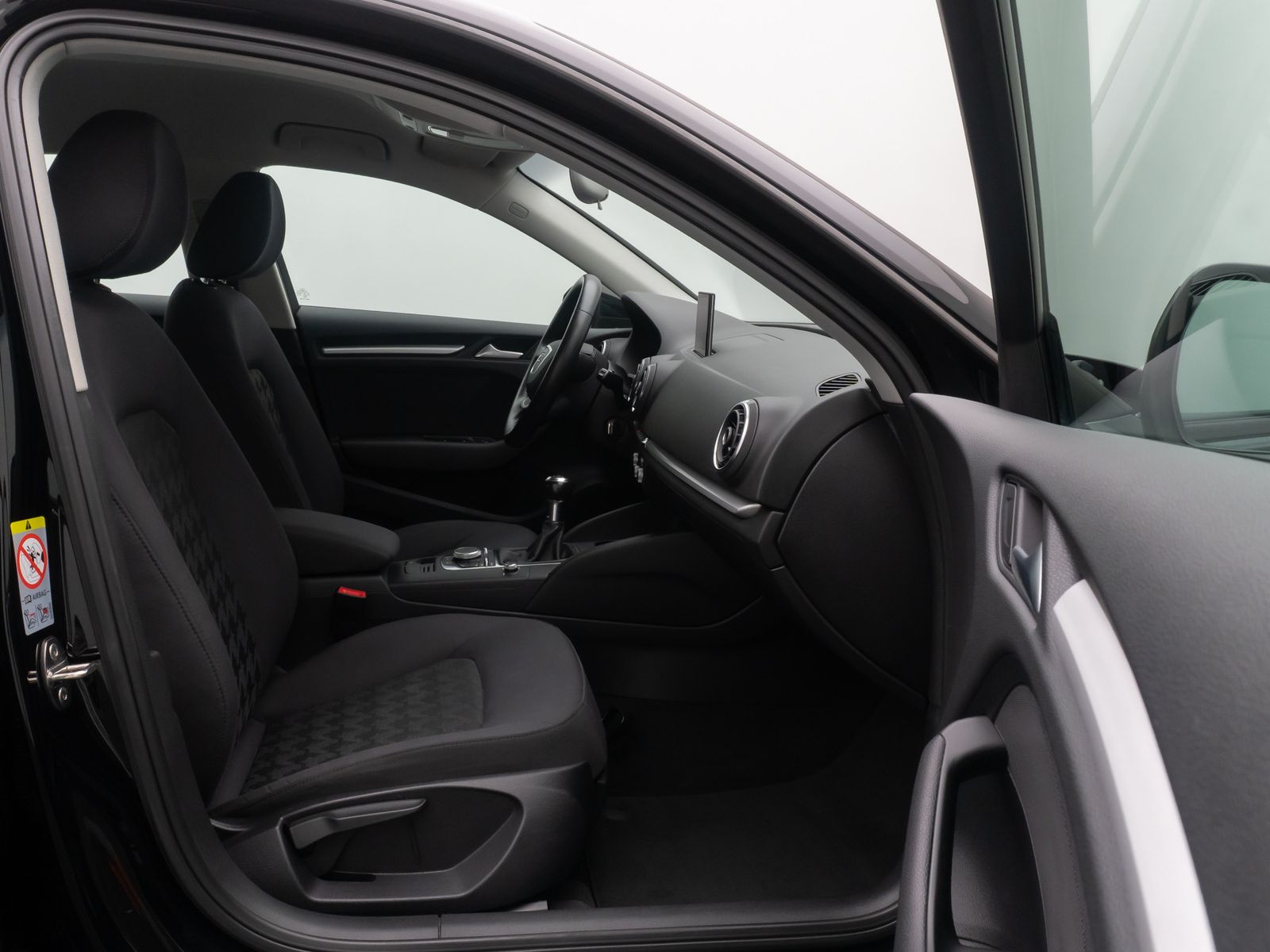 Fahrzeugabbildung Audi A3 Attraction PDC KlimaAut HiFi Sitzheizung LM