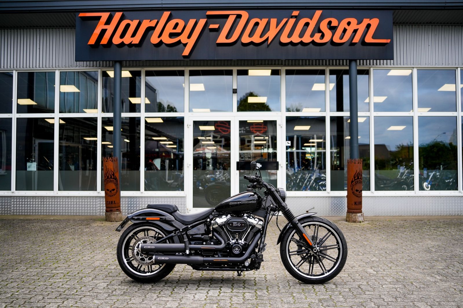 Fahrzeugabbildung Harley-Davidson FXBRS Breakout 114 cui - Miller - Black Black