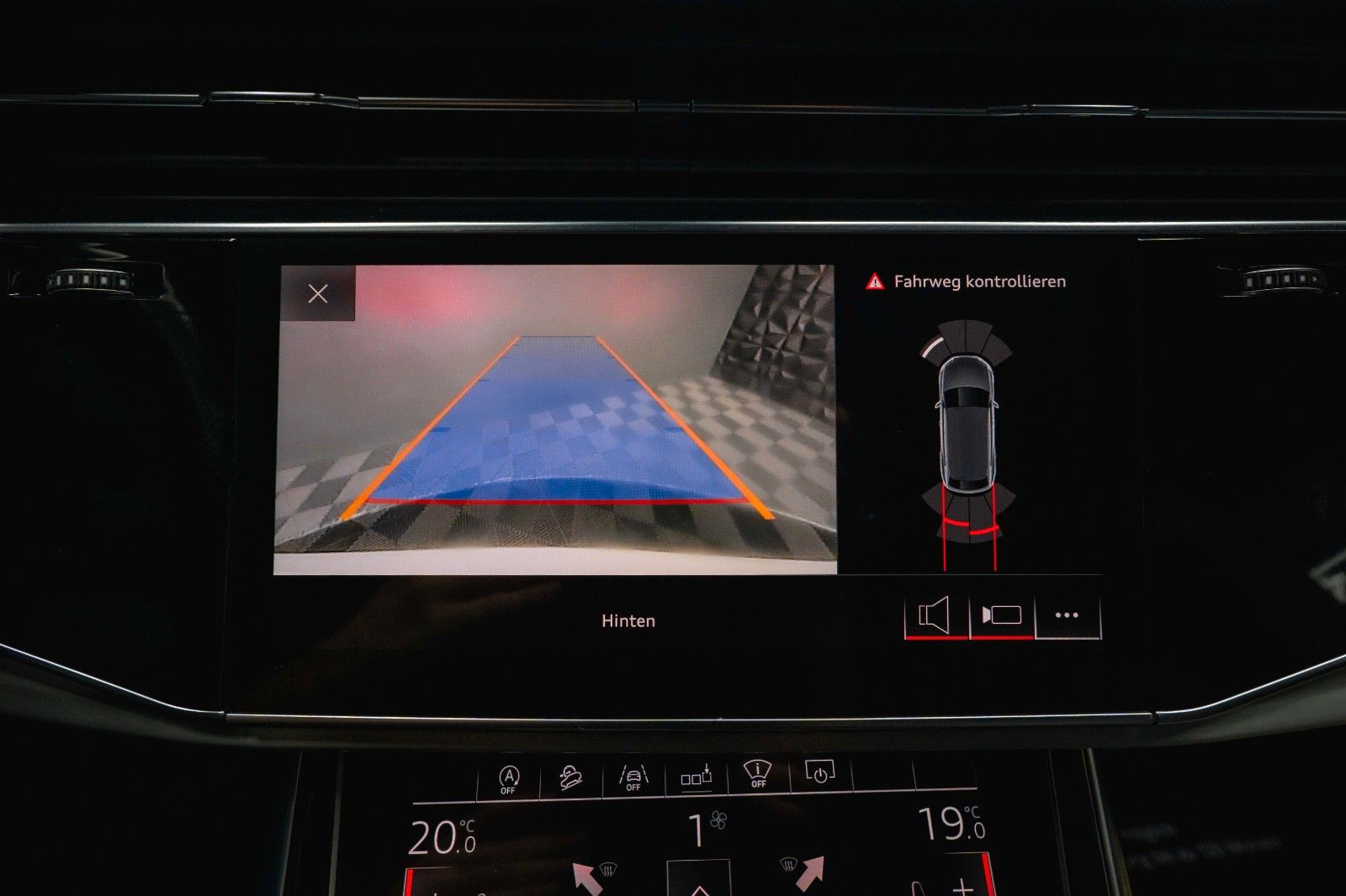 Fahrzeugabbildung Audi Q8 55 TFSI quattro S-Line Plus *ACC*Head Up*22'