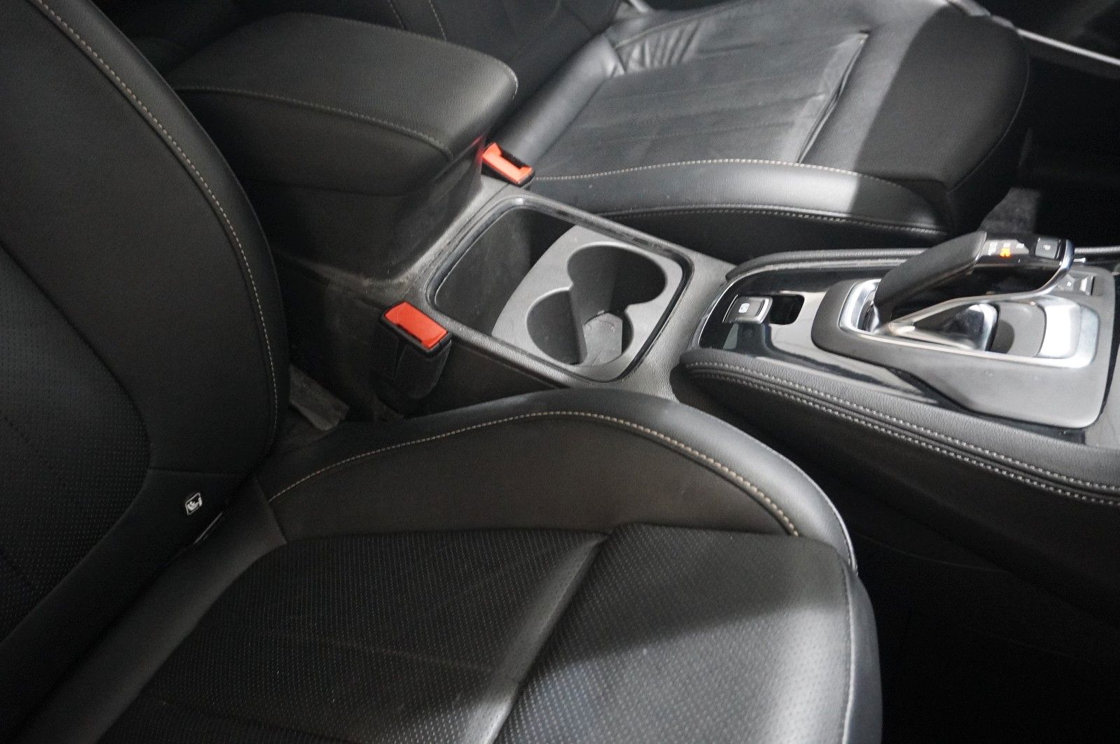 Fahrzeugabbildung Opel Grandland (X) 1.6 HYBRID 4X4 ULTIM. NAVI/360°/SH