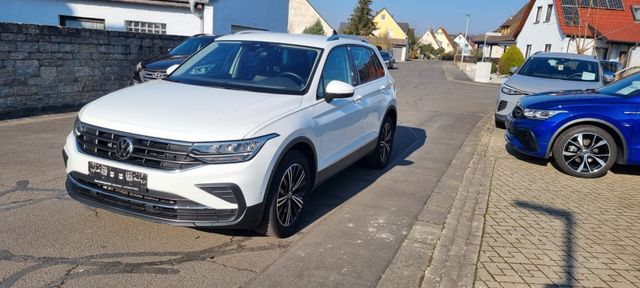 Volkswagen Tiguan 2.0 TDI DSG Active AHK schwenkbar LED