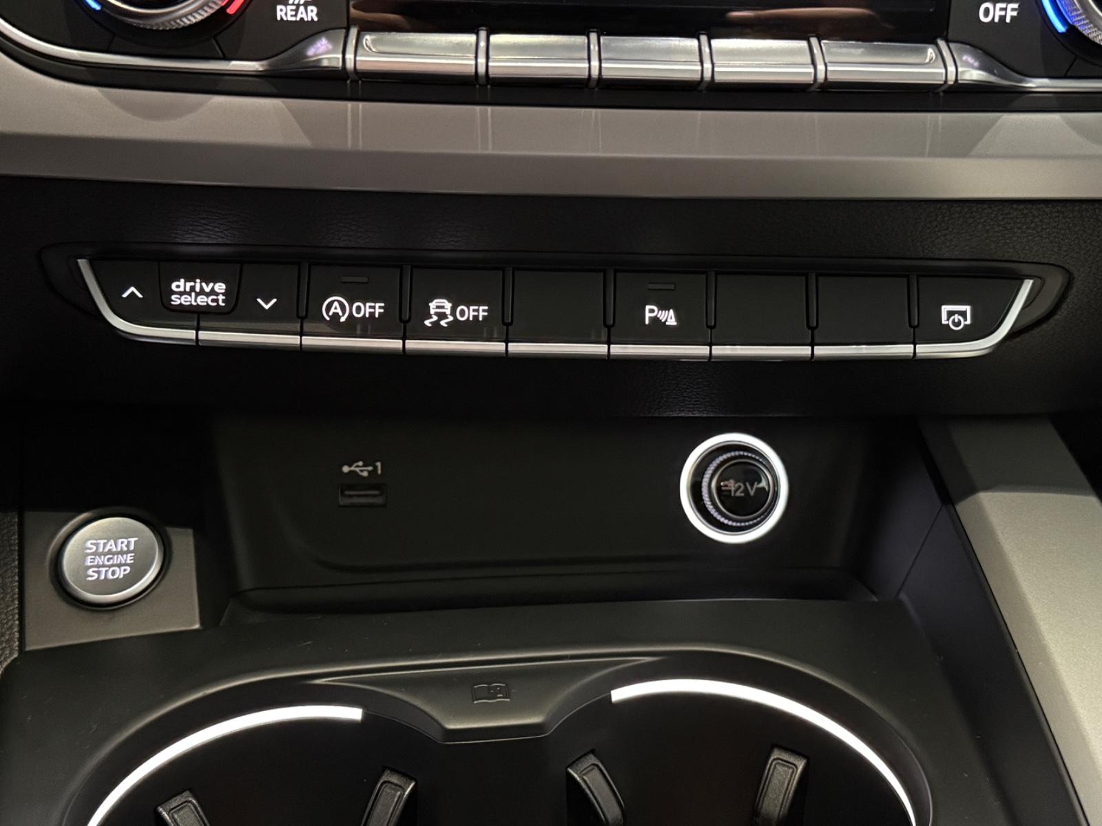 Audi A4 AUT ACC AHK RKAM NAVI Massage SH CarPlay USB