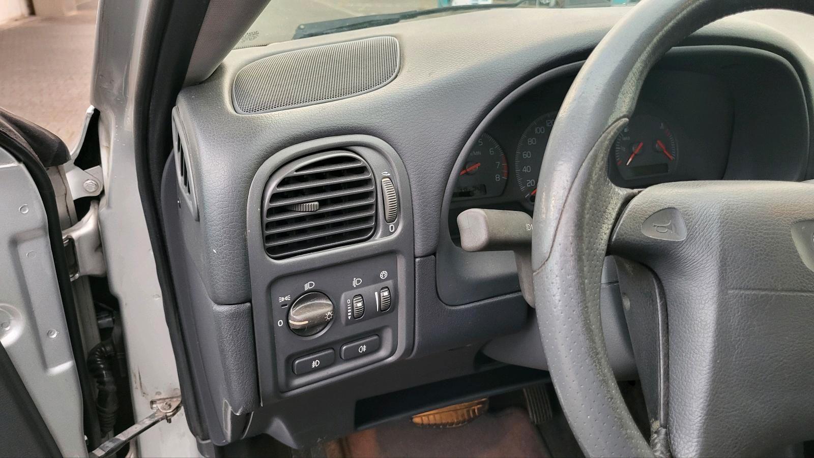 Volvo V40 2004 — photo 8