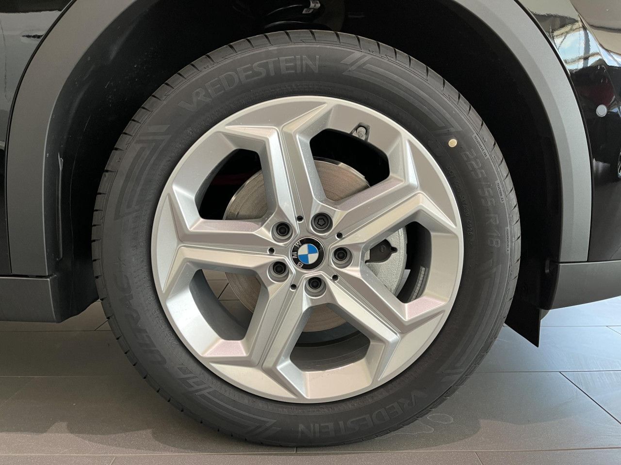 BMW iX2 - Bild 25