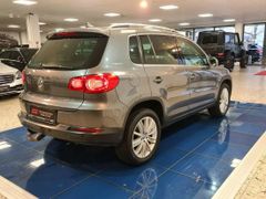 Fahrzeugabbildung Volkswagen Tiguan Team 4Motion (CAMERA/NAVI/AHK/AUT