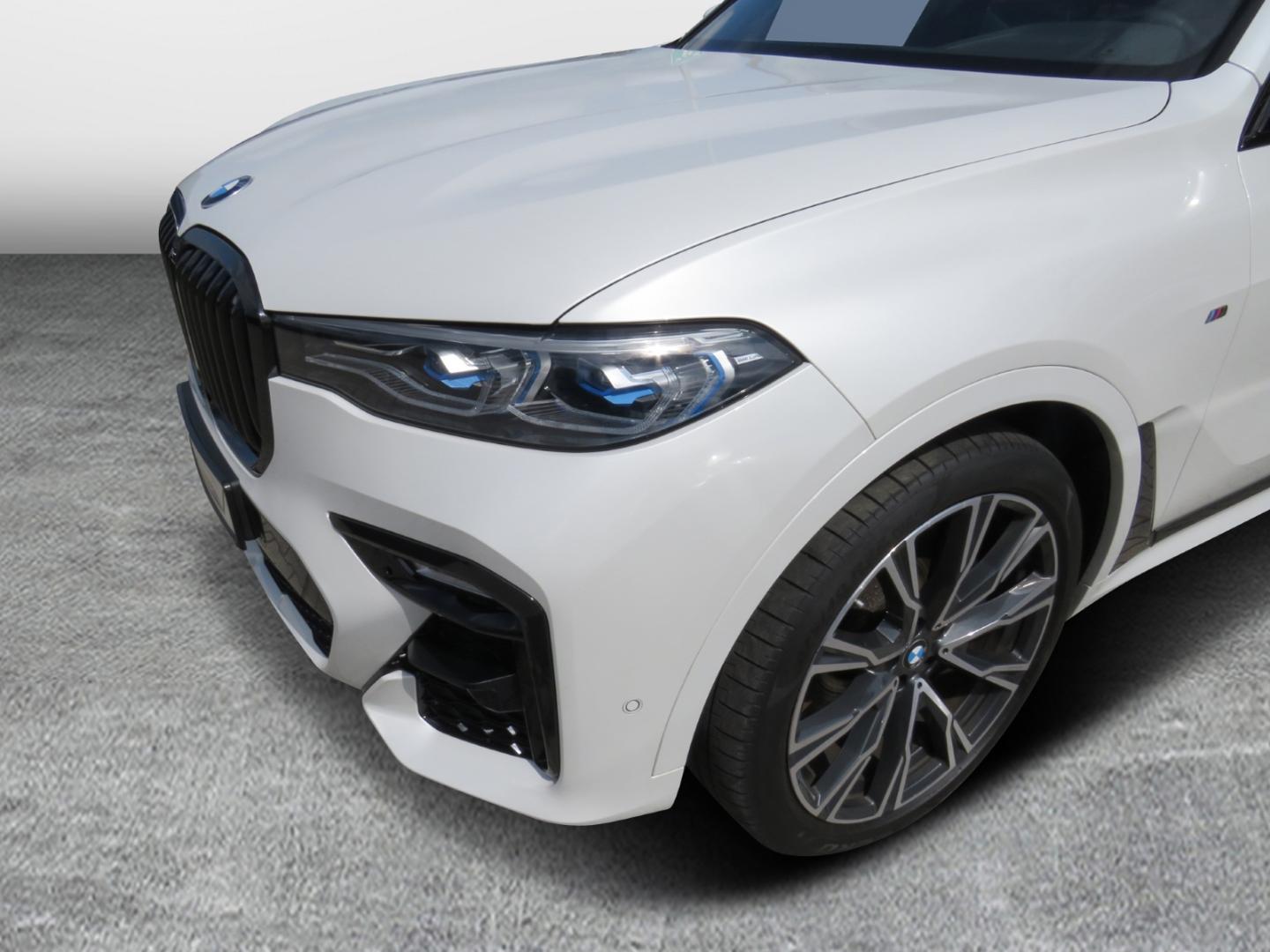 BMW X7 M50 i Sportpaket HUD Luftfederung AD AHK-klap