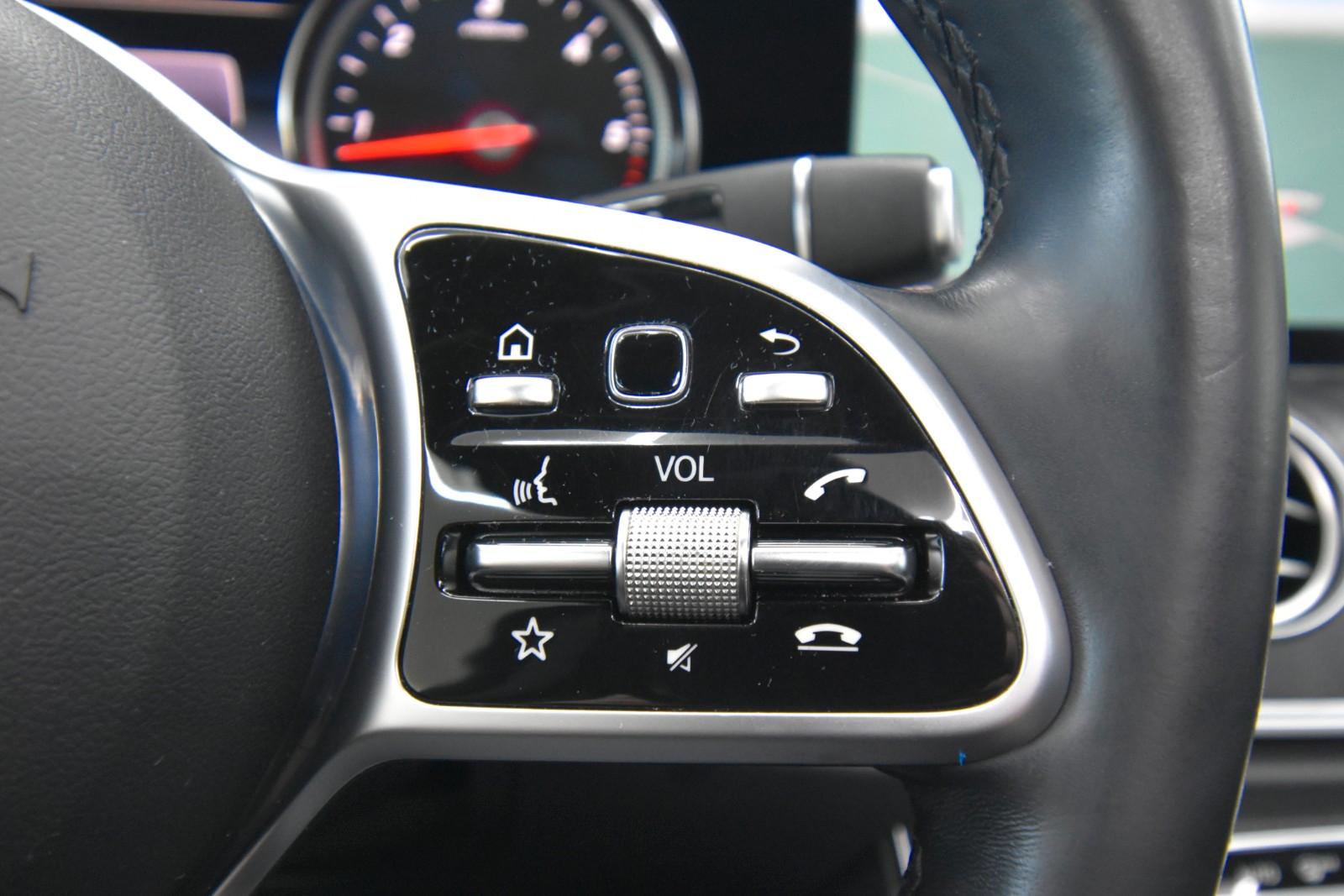 Mercedes-Benz E220d T-Modell LED SHZ RFK Glasdach Sportstyle