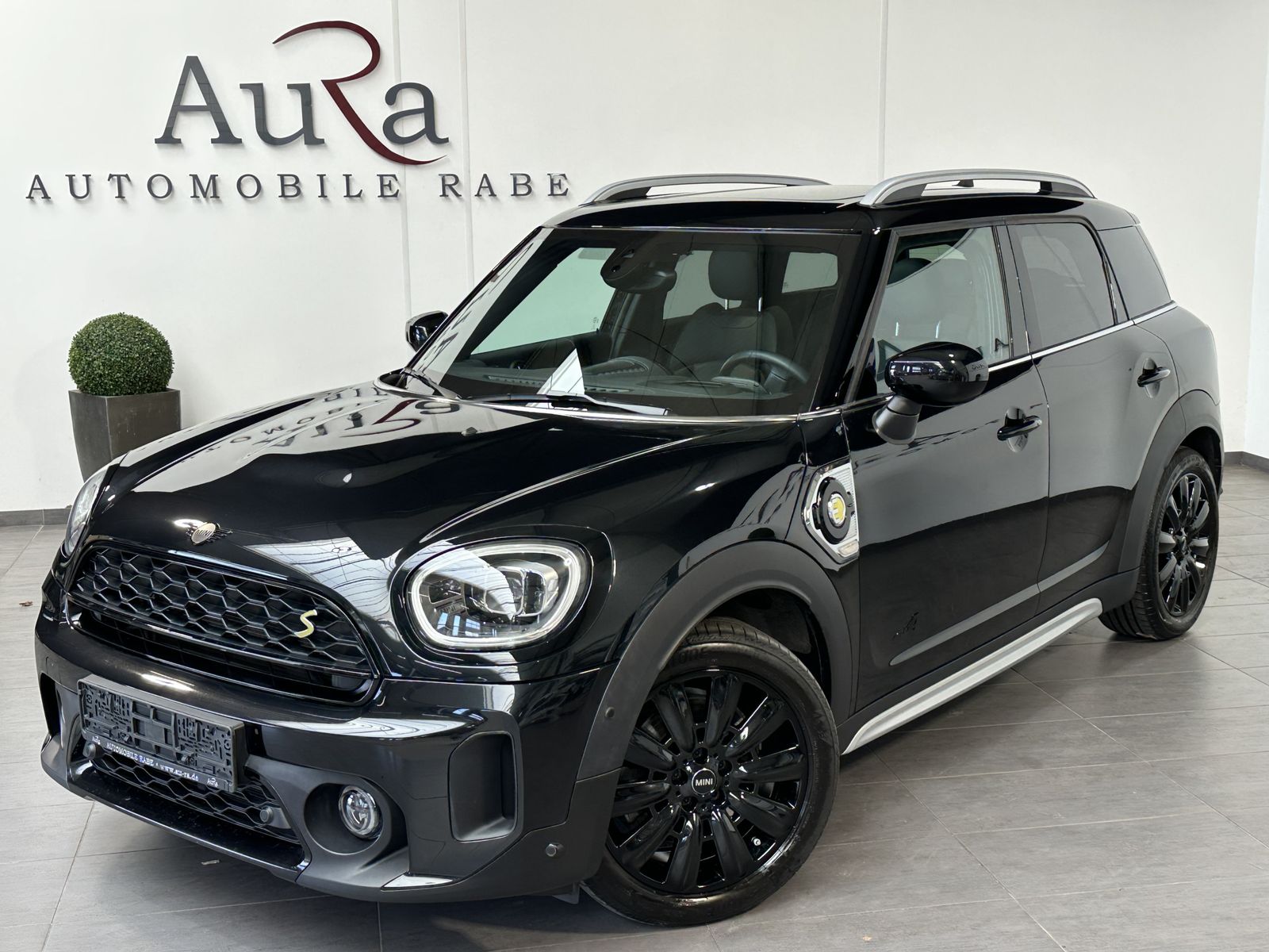 Fahrzeugabbildung MINI Cooper SE Countryman ALL4 NAV+LED+HUD+PANO+KAM
