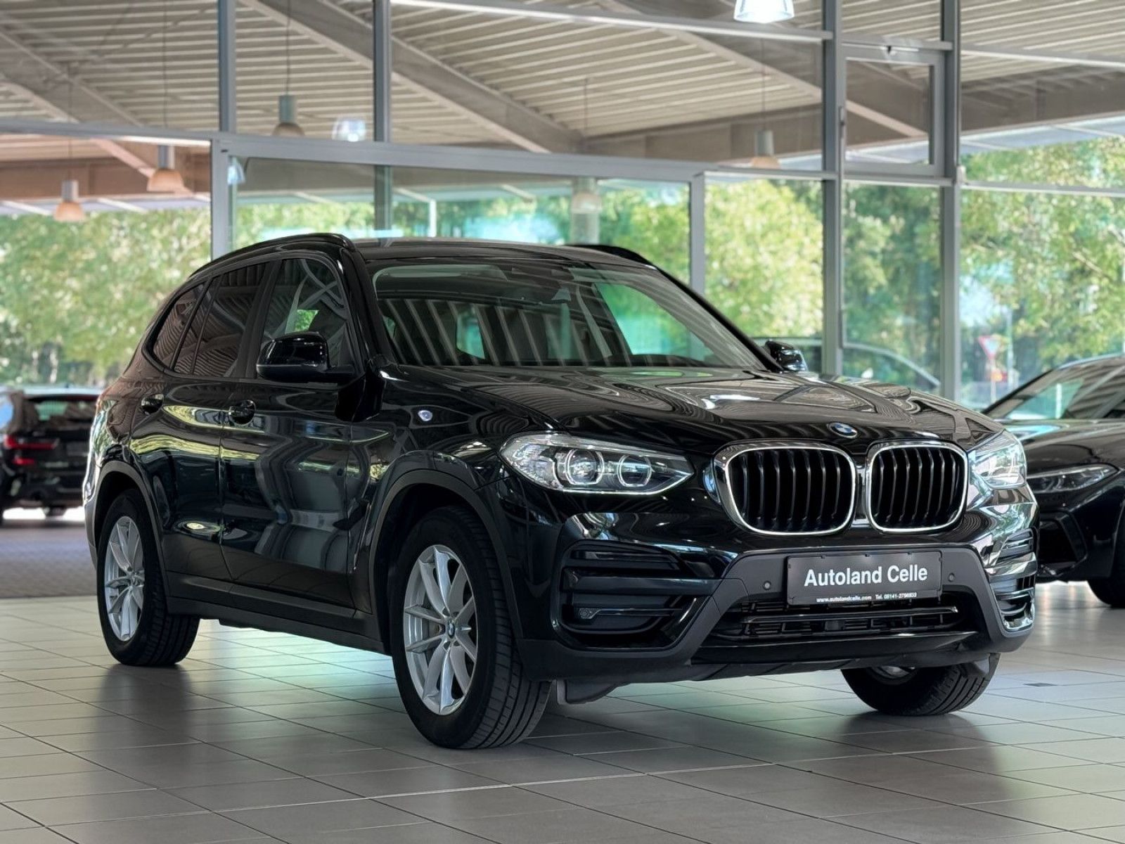 Fahrzeugabbildung BMW X3 xD30e Panorama HUD DAB Sport Individual HiFi