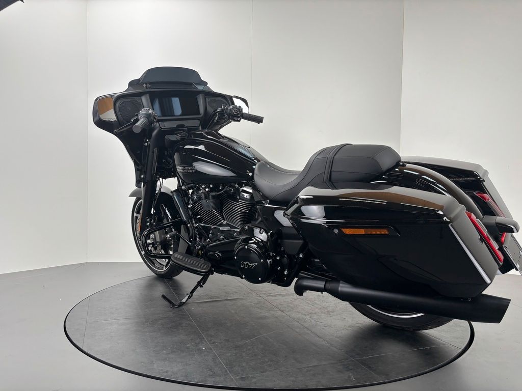 Fahrzeugabbildung Harley-Davidson STREET GLIDE FLHX *NEUWERTIGER ZUSTAND*