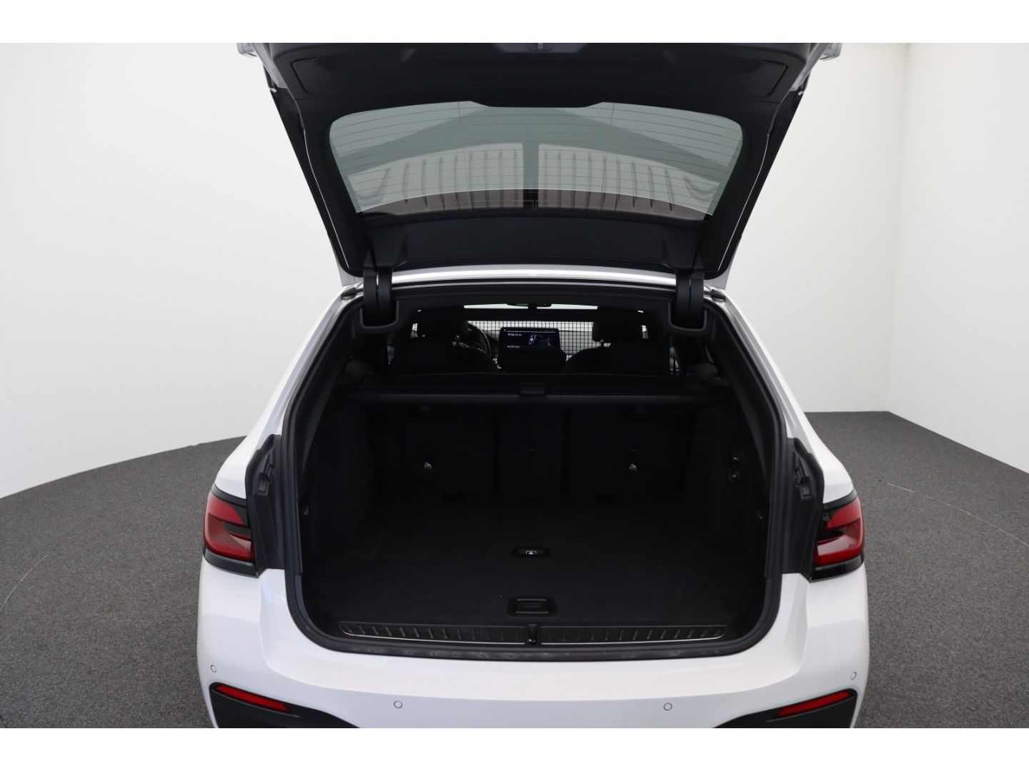 Fahrzeugabbildung BMW 540 d xDrive M Sport Touring Park-Assistent AHK