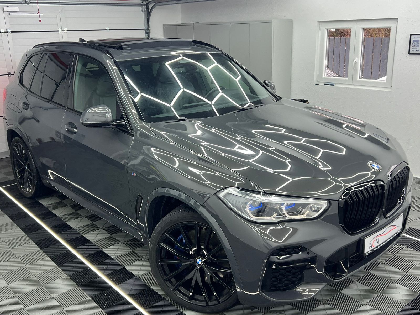 Fahrzeugabbildung BMW X5 xDrive 40 d M SPORT/LASER/AHK/PANO/DRAVITGRAU