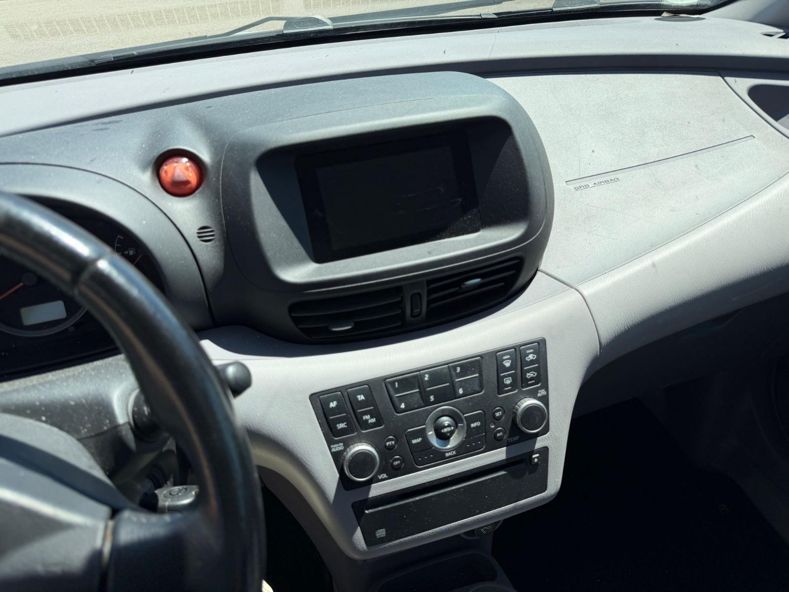Nissan Almera 2005 — photo 32