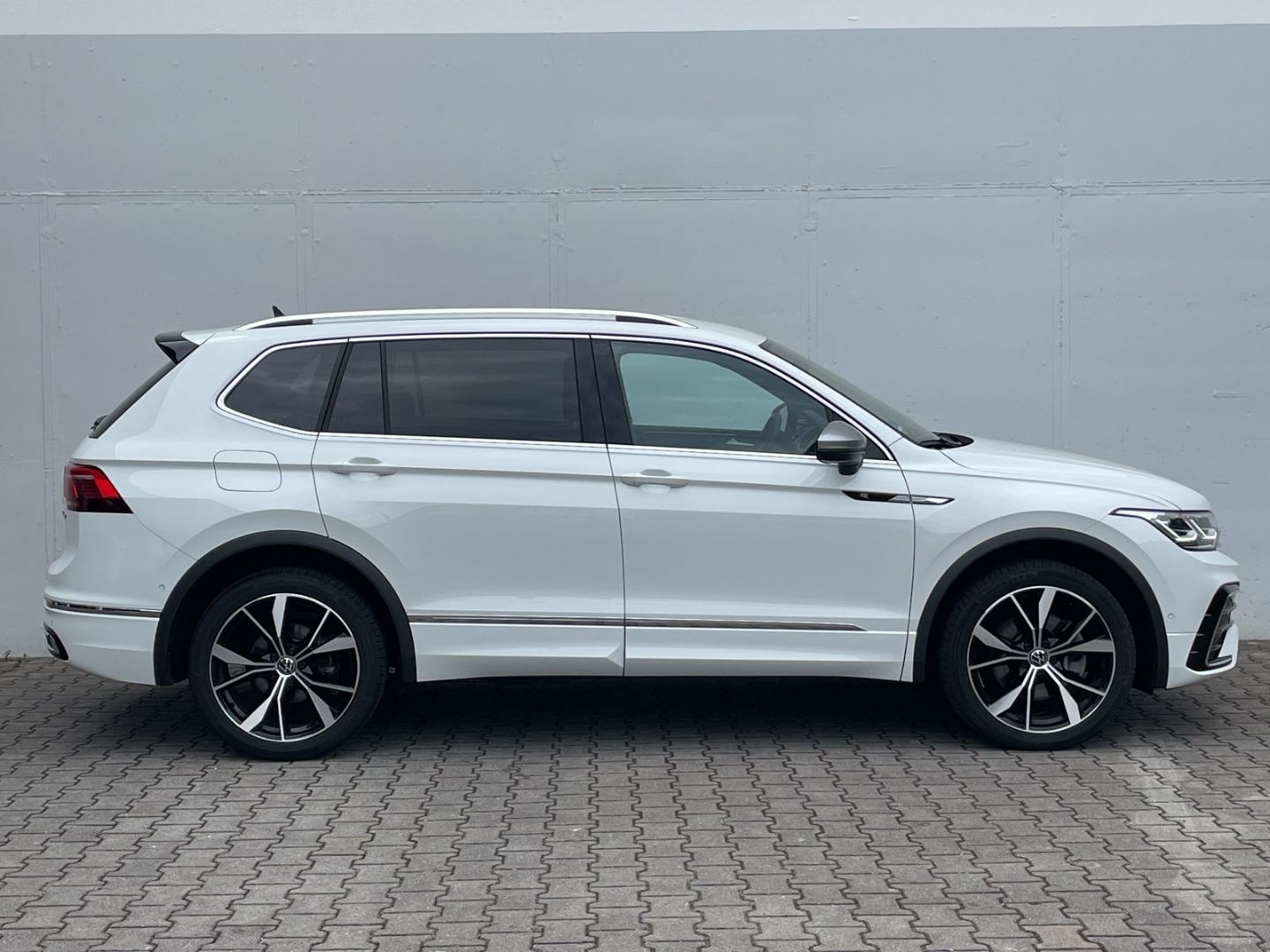 Tiguan Allspace R-Line 2.0TDI 4MOTION AHK/Kamera
