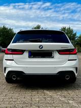 BMW 320d Touring M Sport Automatik M Sport - BMW 320 Gebrauchtwagen in Düsseldorf