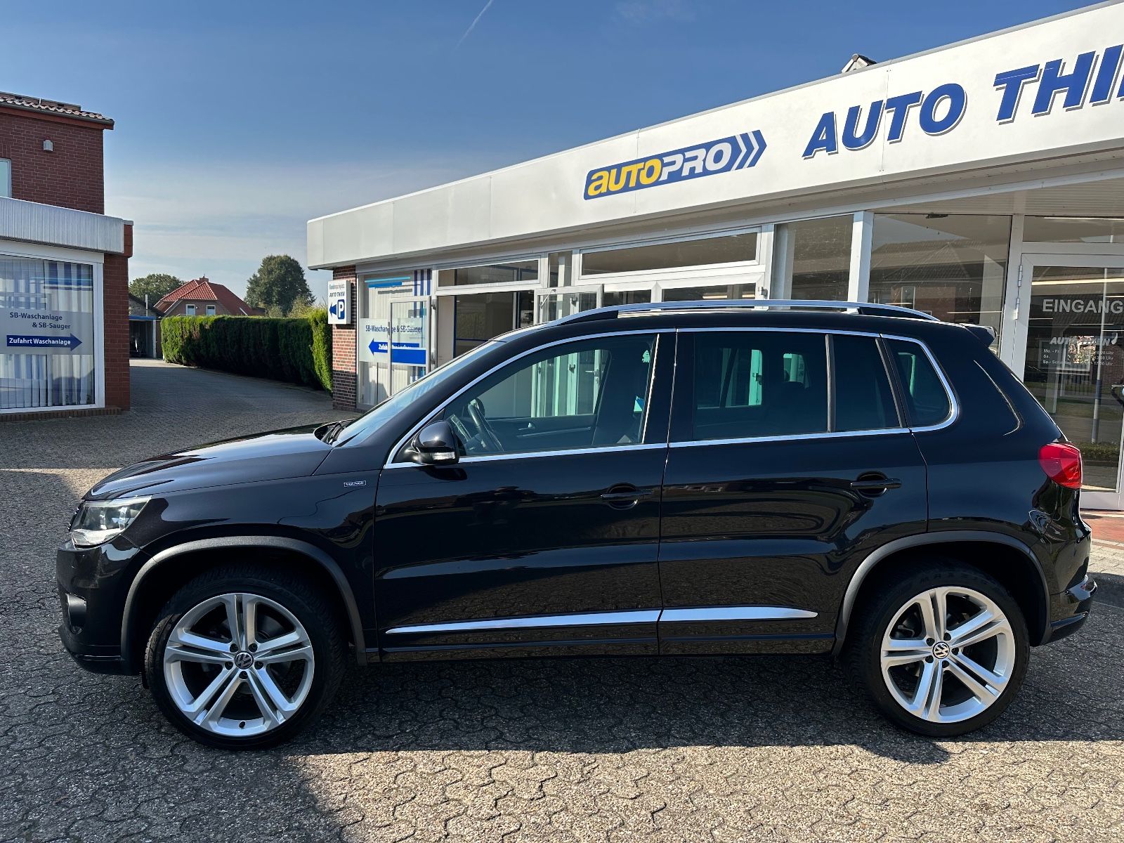 Fahrzeugabbildung Volkswagen Tiguan 1.4 TSI R-Line AHK/Navi/GRA/SHZG