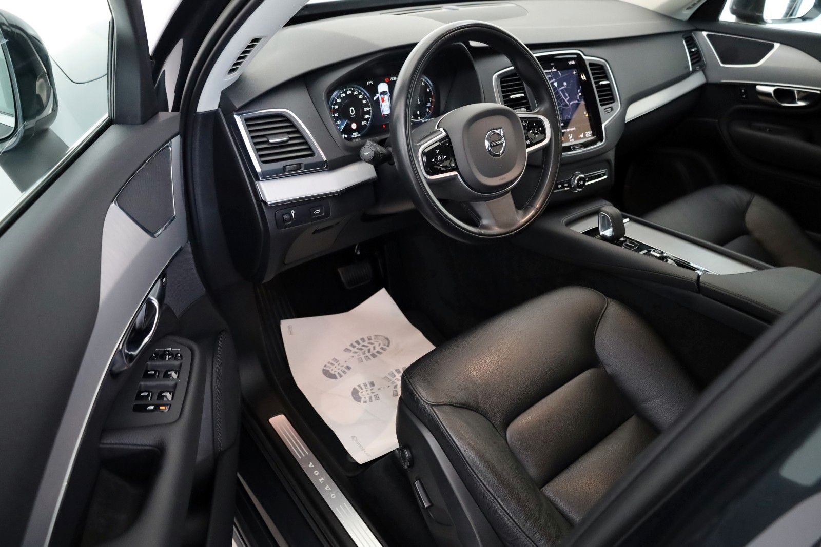 Fahrzeugabbildung Volvo XC90 Momentum Pro AWD,Leder,Navi,SH,7Sitzer,ACC
