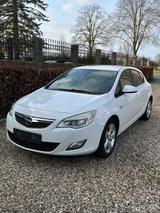 Opel Astra J 1.6 SHZ, Sportsitze, AHK, Tempomat, Alu - Opel Astra aus 2010: Sports