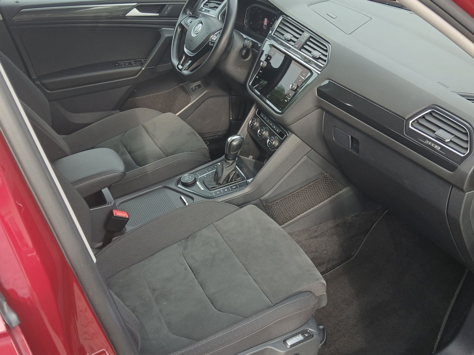 Fahrzeugabbildung Volkswagen Tiguan Allspace TSI 4M R-Line Highline LED AHK N
