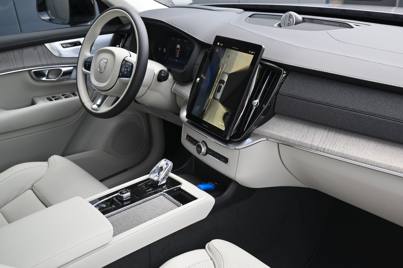 Fahrzeugabbildung Volvo XC90 T8 Ultra Dark *B&W*MASSAGE*LUFT*PANO*360°