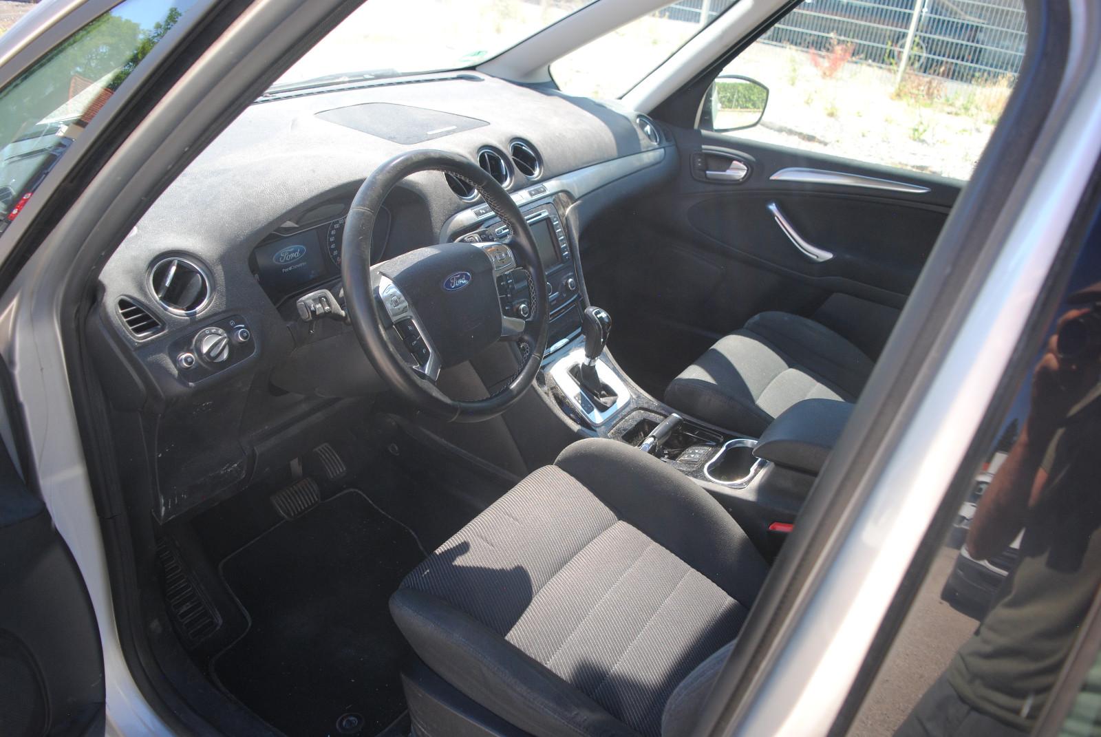 Ford Galaxy 2012 — photo 8