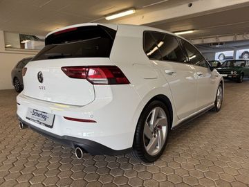 Fotografie des VW Golf VIII 2,0l TSI DSG GTI