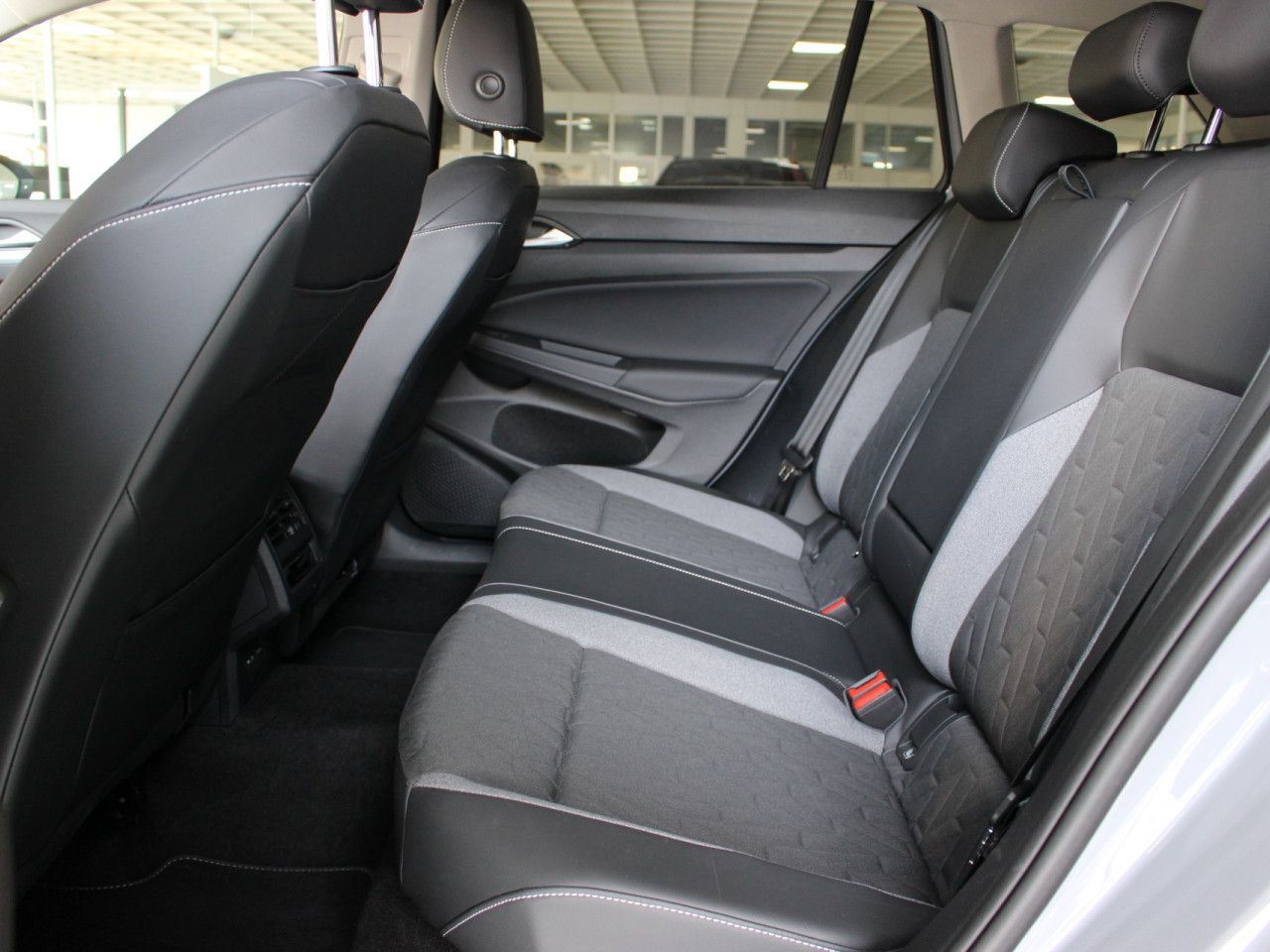 Fahrzeugabbildung Volkswagen Golf Variant 1.5 eTSI Goal 360/AHK/Navi/ACC