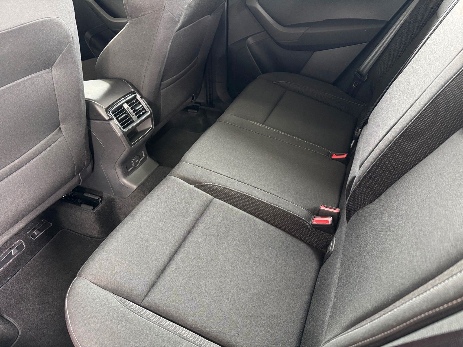 Fahrzeugabbildung SKODA Karoq Ambition 1.0 TSI