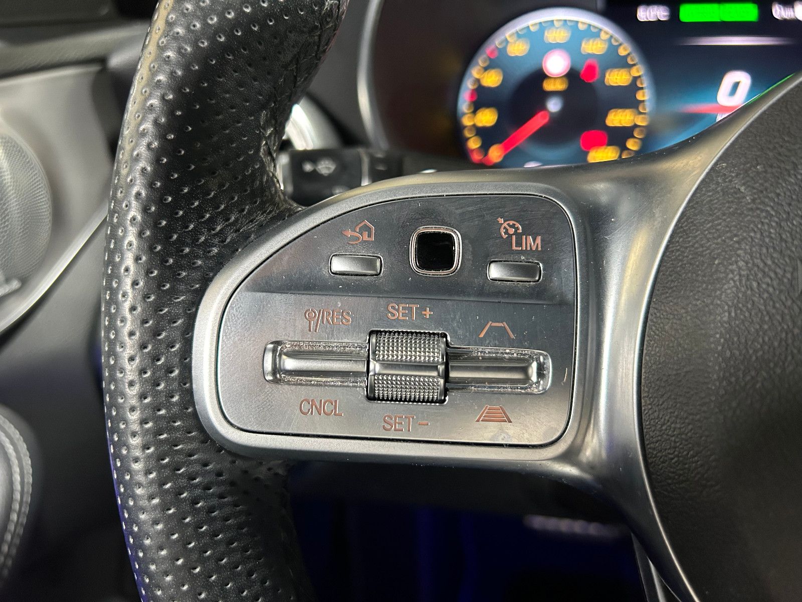 Fahrzeugabbildung Mercedes-Benz C 300 de/AMG/360°/PANO/APPLE/VIRTUAL/AMBIENTE/