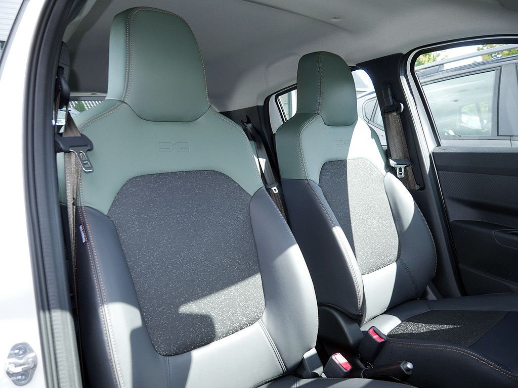 Fahrzeugabbildung Dacia Spring Extreme Electric 65 CCS-Schnellladung