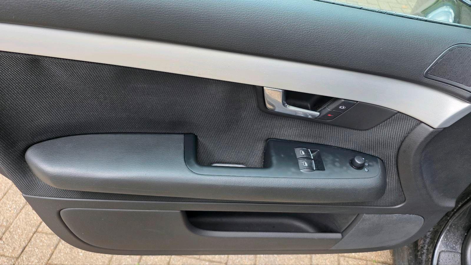 Audi A4 2004 — photo 11