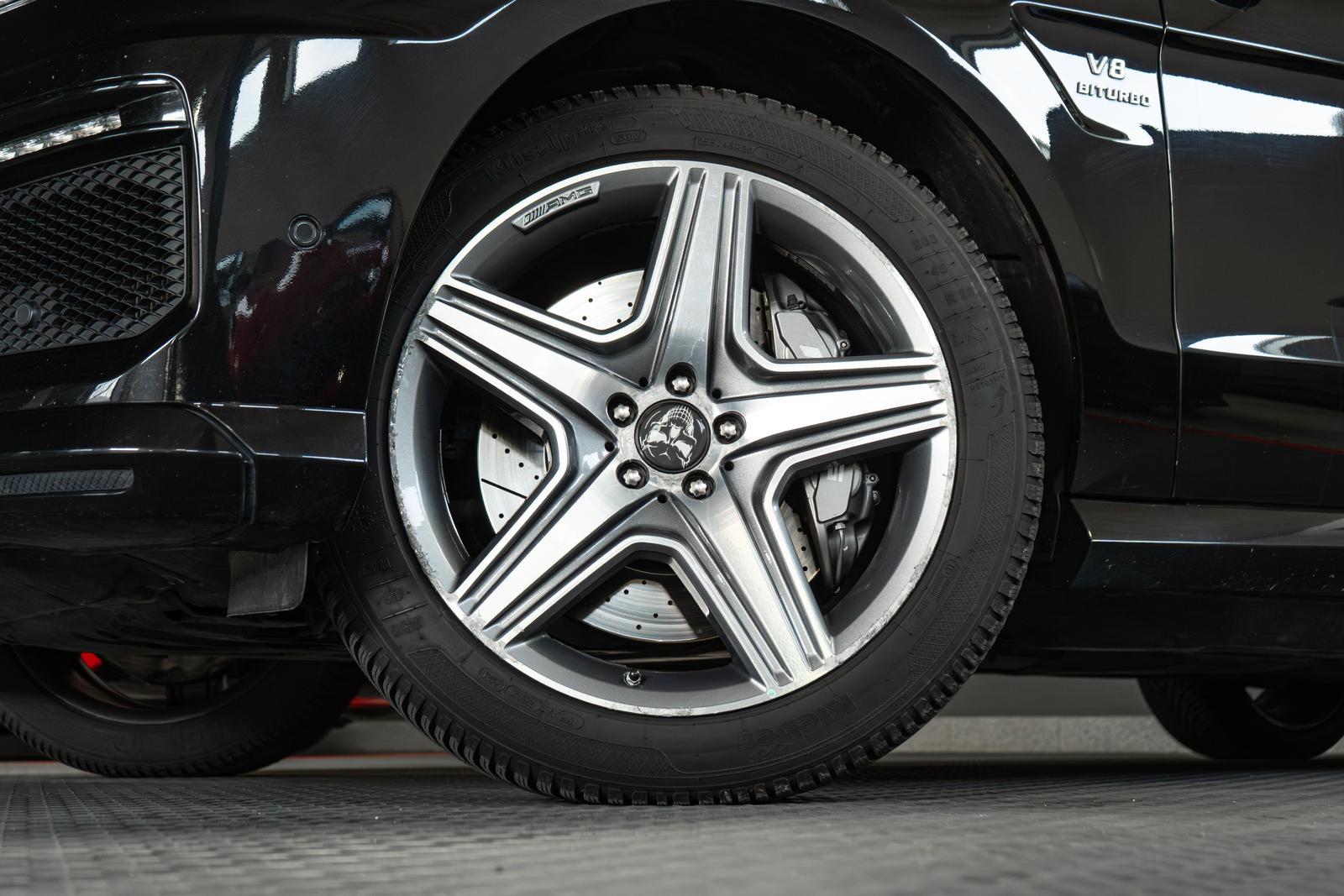 Mercedes-Benz ML 63 AMG V8 designo AHK RFK SHZ PANO H&K STHZ