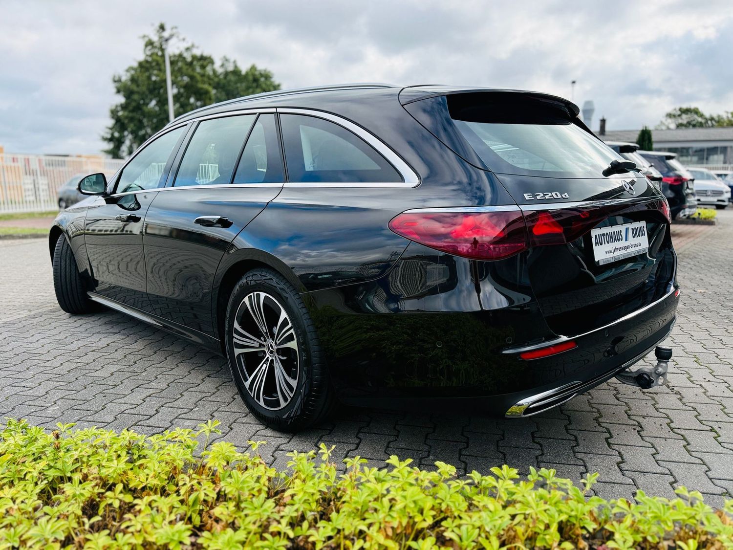 Fahrzeugabbildung Mercedes-Benz E 220 T d AVANTGARDE Advanced, AHK schw., Winter