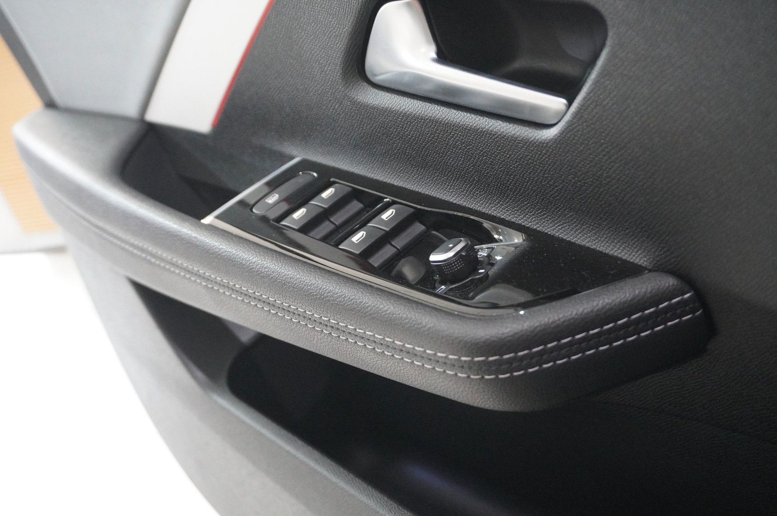 Fahrzeugabbildung Opel Astra L Lim. 1.6 HYBRID ELEGANCE NAVI/KAMERA/AHK