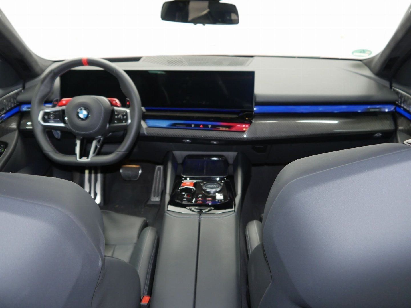 Fahrzeugeinzelansicht 13 Fahrzeugabbildung BMW M5 Limousine M Drivers P., M Carbon Keramik-Brem