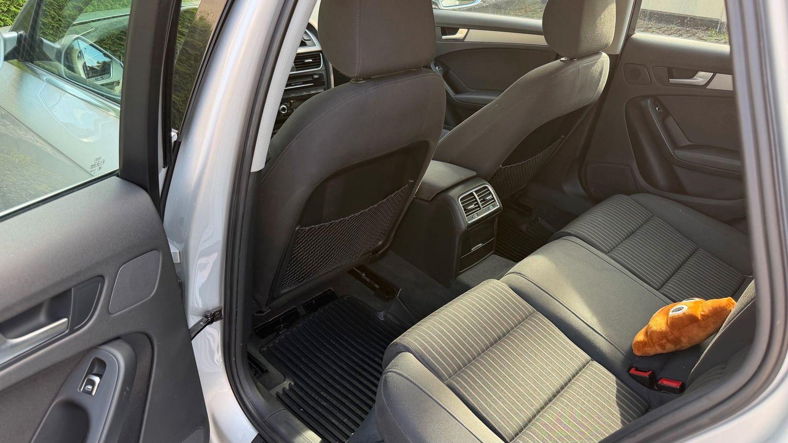 Audi A4 2012 — photo 13