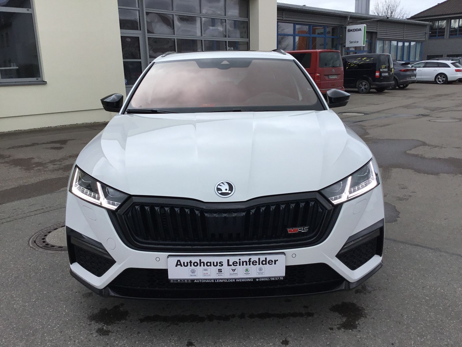 Fahrzeugabbildung SKODA Octavia 2.0 TSI DSG RS COMBI+AHK+Pano+el.Heckkla