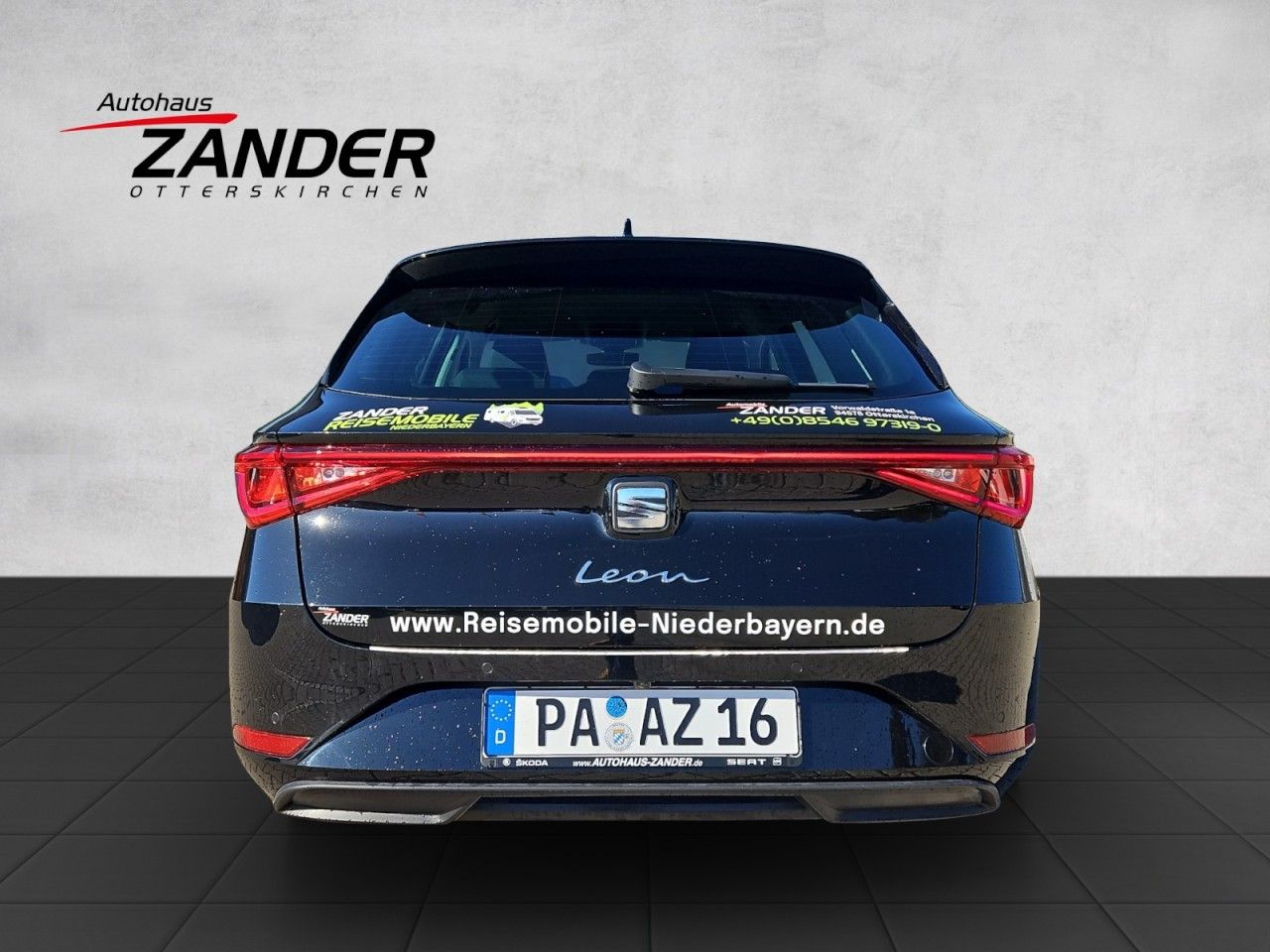 Fahrzeugabbildung SEAT Leon Sportstourer eTSI DSG Style Sitzheizung